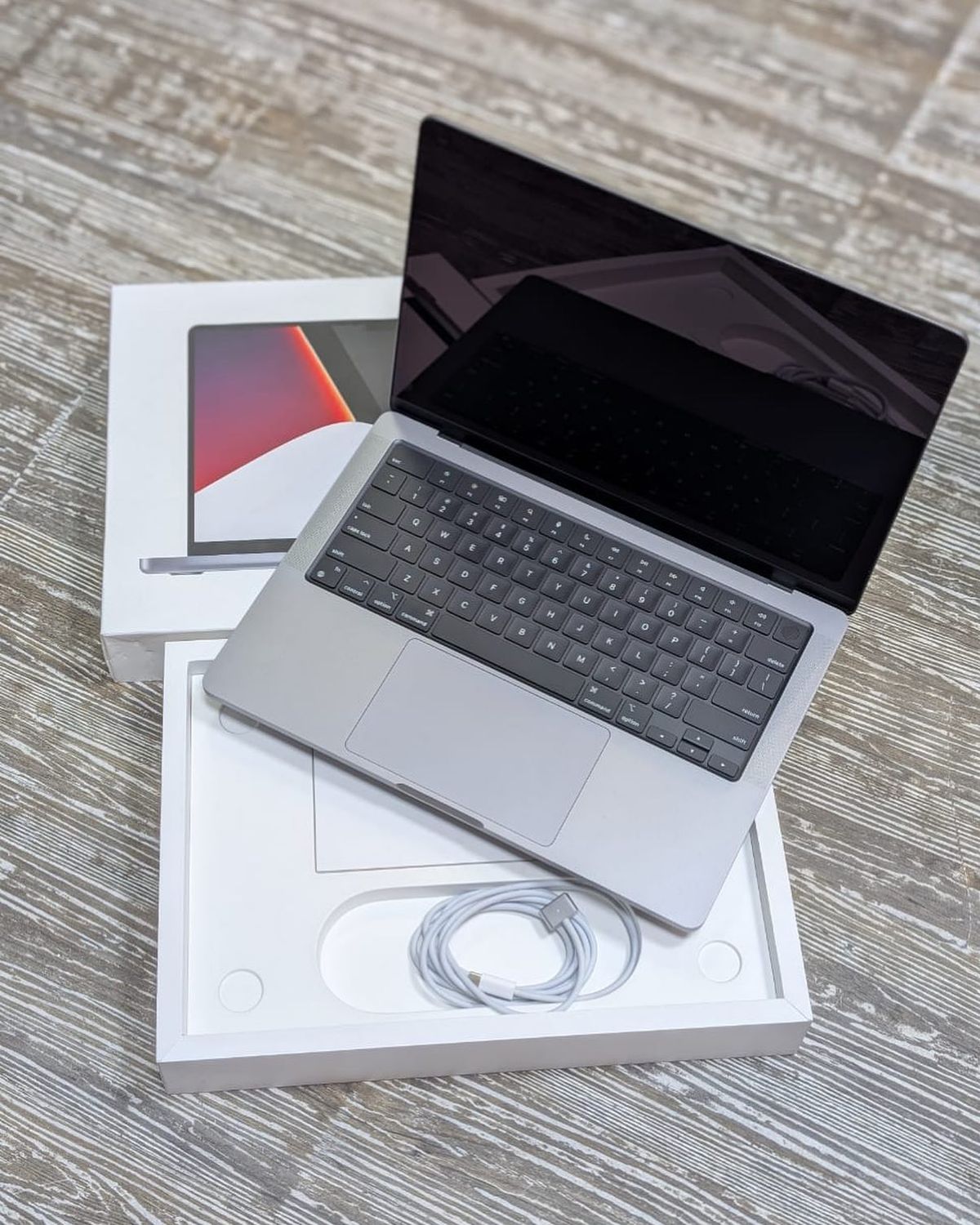 Apple Macbook Pro M2