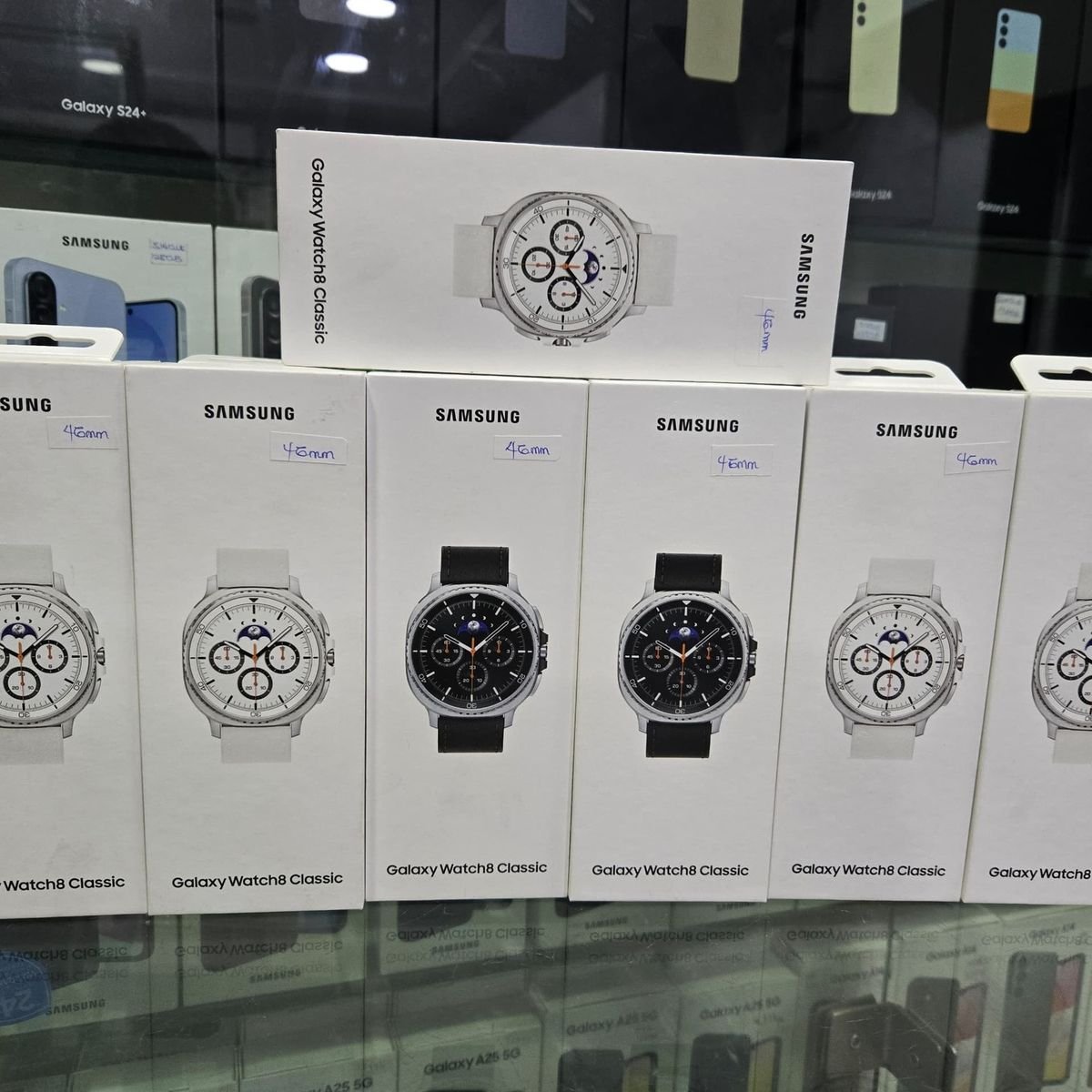 Samsung Galaxy Watch 8 Classic - Image 3
